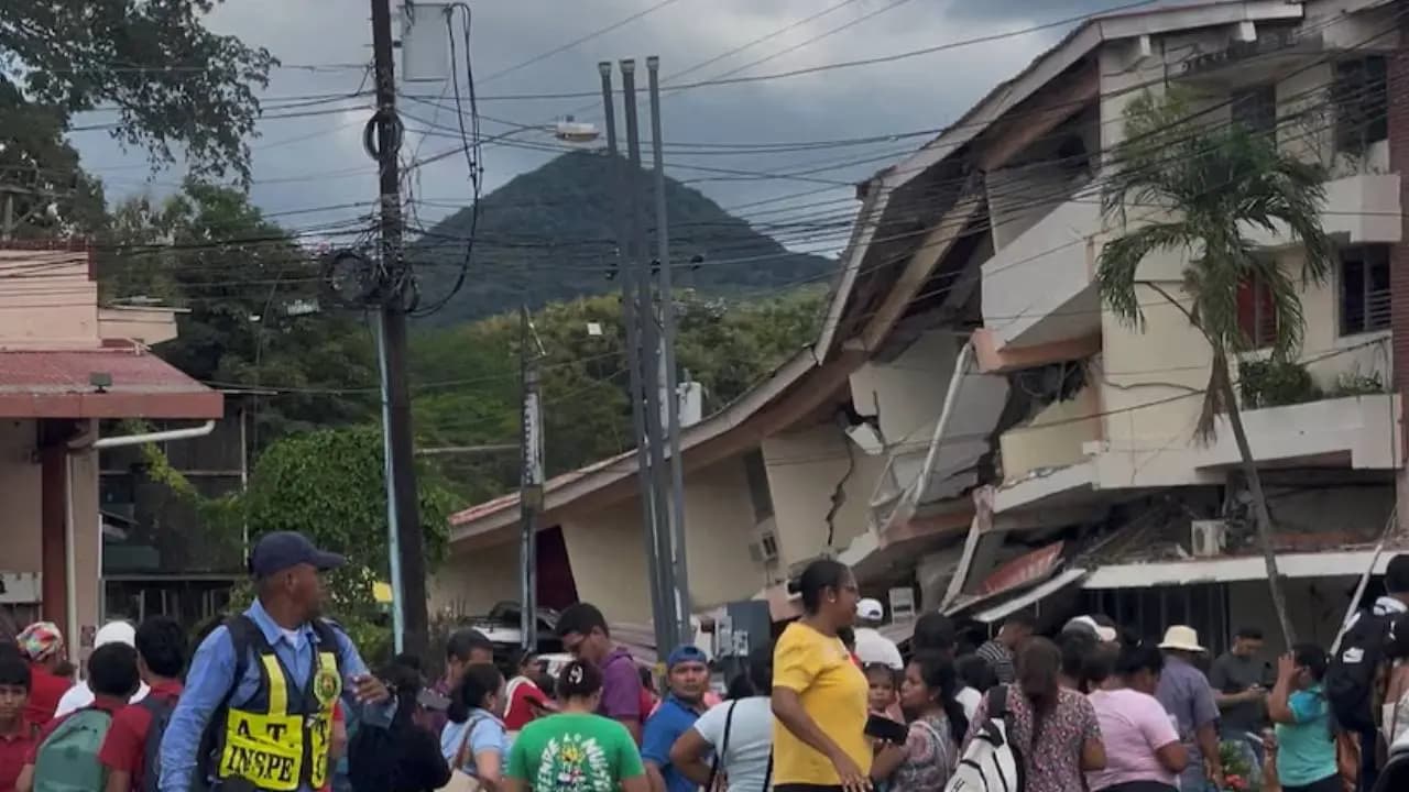 Powerful earthquake rocks Panama: houses and roads collapse people rush to the streets in panic