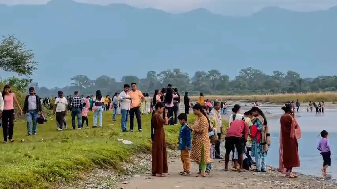 Decent Crowd in the Banks of the Dima River on Mahalaya Morning