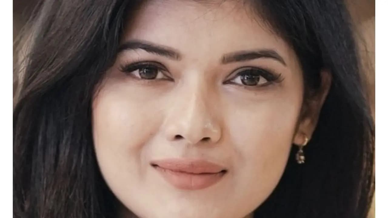 Roja paromita dey debuts as director with a brand ad