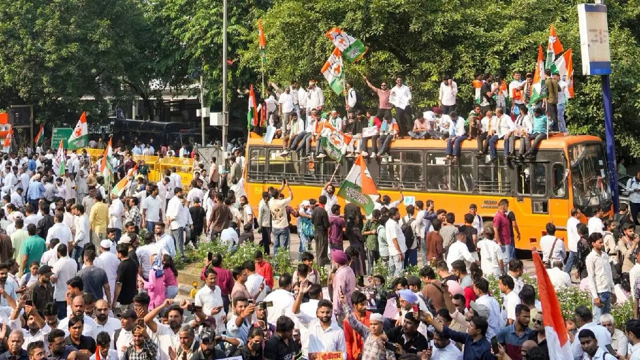 Rahul-Priyanka’s March to Supreme Court Stopped by Police Anurag Thakur Slams Congress Leader