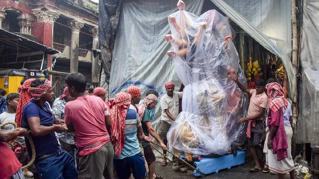 Kolkata Durga Puja Weather Forecast: Thunderstorms, Lightning Warning in Kolkata, 18 Districts In West Bengal From 14 To 17 October