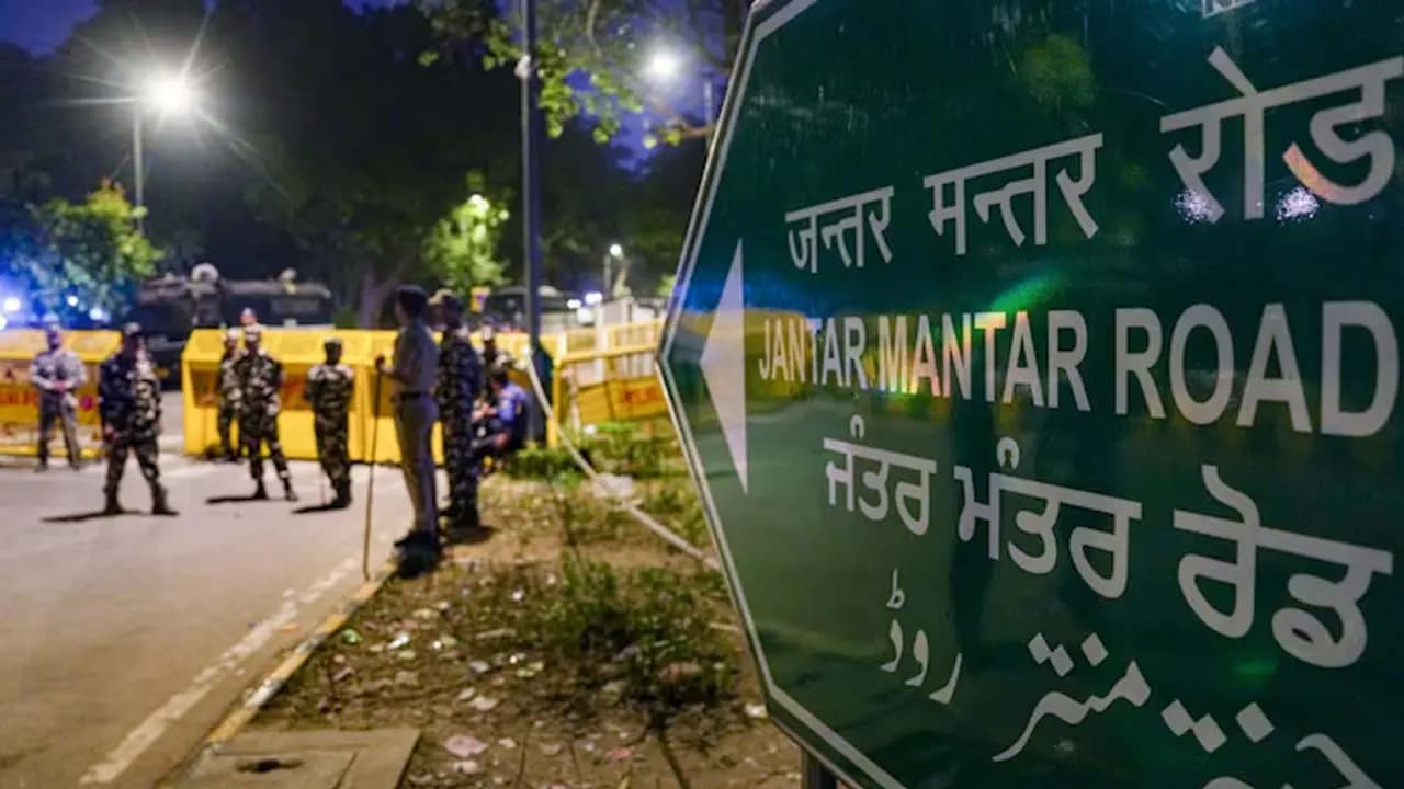 Provisions For Punishment: Attempts to enter Delhis Jantar Mantar and protests despite the ban what consequences do the agitators face Know the law
