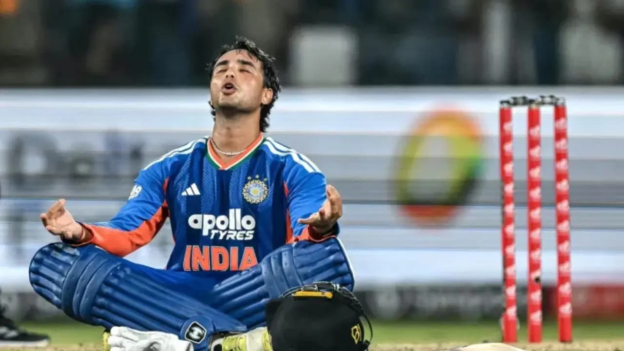 Sunil Gavaskar calls Abhishek Sharmas knock unacceptable by his standards