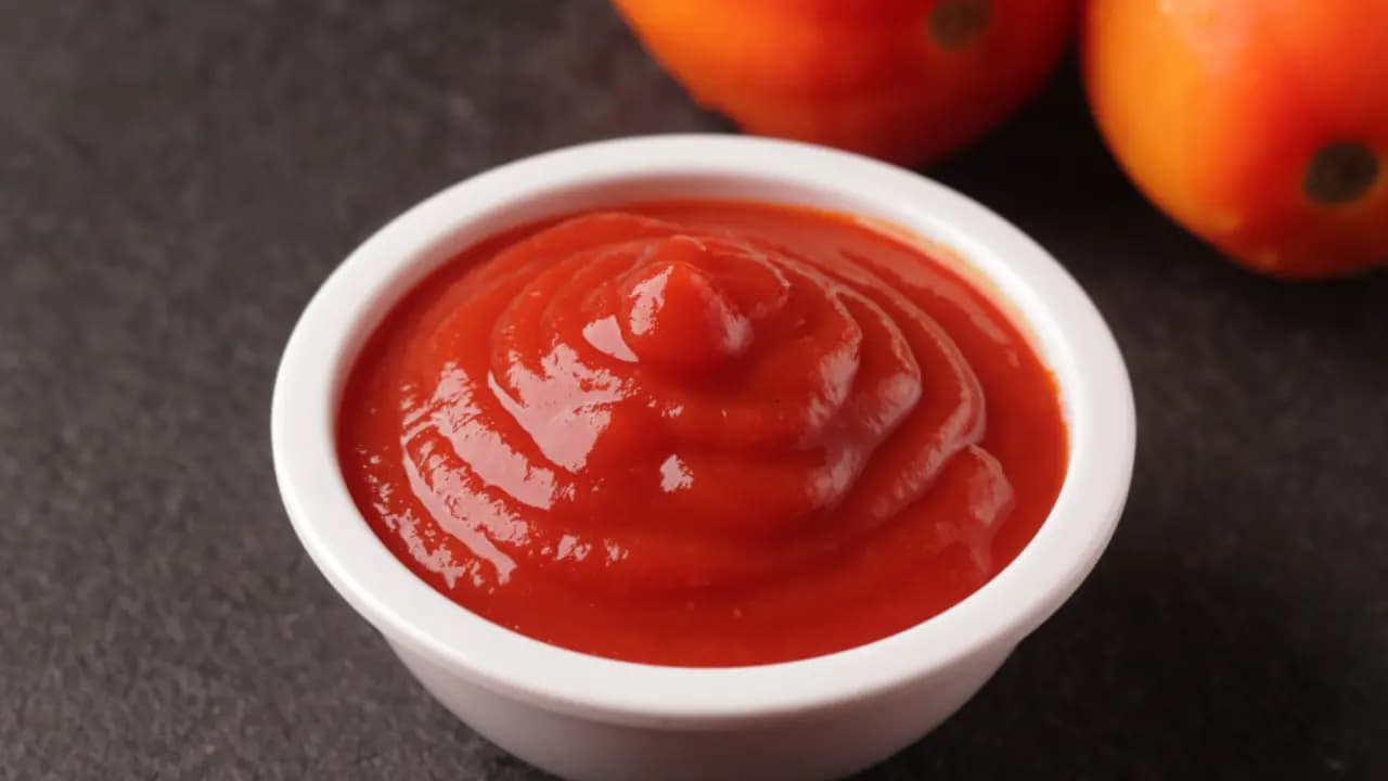 No tomatoes in tomato sauce 2,000 kg of adulterated ketchup seized