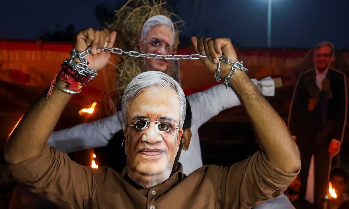 Controversial Politics: A symbolic funeral was held for Gyanesh Kumar and the ashes were dumped in a toilet is this what the Congress calls politics of values