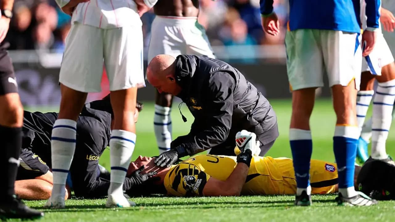 Emi Martinez was stretchered off after colliding with Jarrod Branthwaite during Chelseas win at Everton
