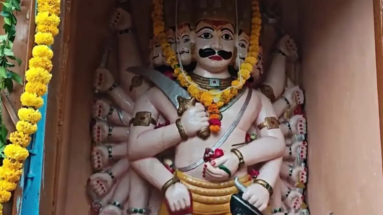 Dussehra Special: 136 Year Old Kanpur Dashanan Temple Worship Ravana Opens Once in Year