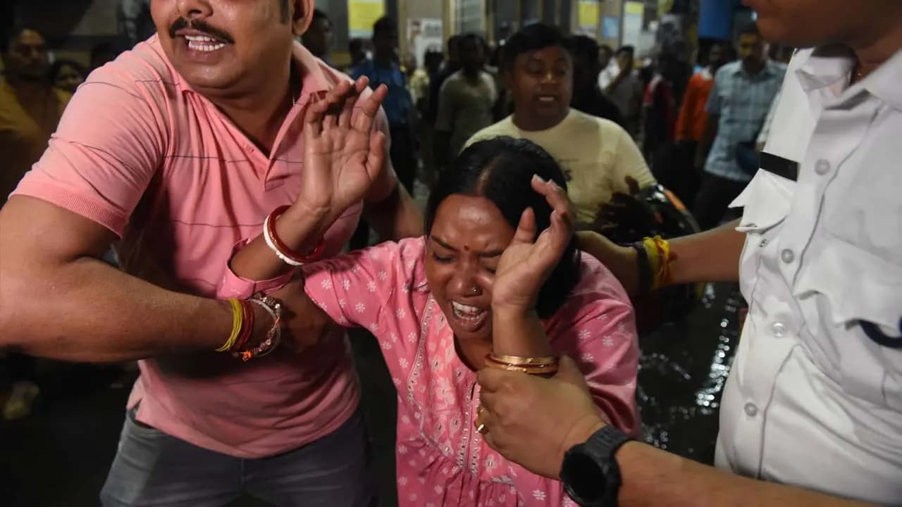 Chorbagan Trampled: It was declared a mistake That triggered a mad scramble eyewitnesses report that no one from the puja committee was seen after the incident 