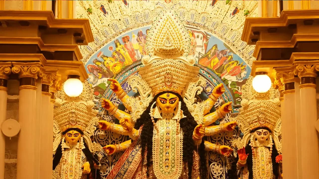 Durgapuja Mahastami Jupiter Moon Lucky Conjuction Guru Chandra Samasaptaka Yoga Brings Money Career Growth Luck Happiness