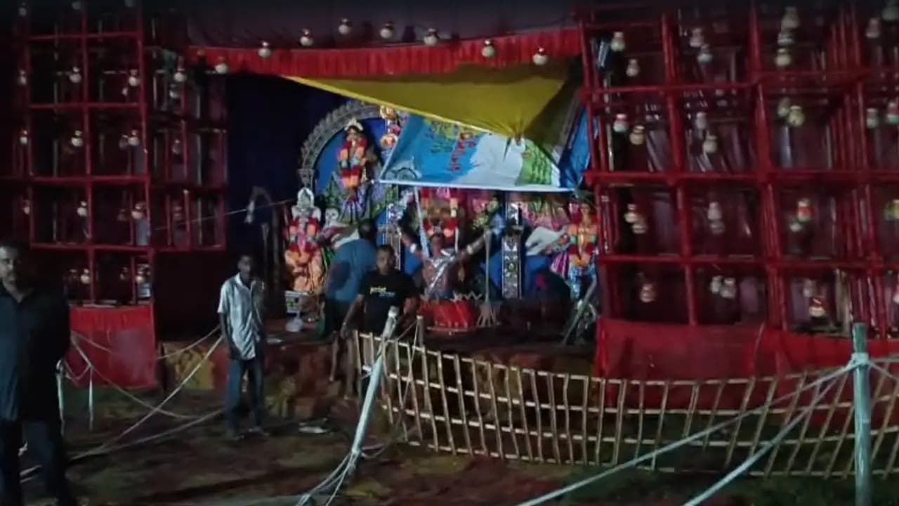 Big accident averted in Jalpaiguri Durga Puja Pandal