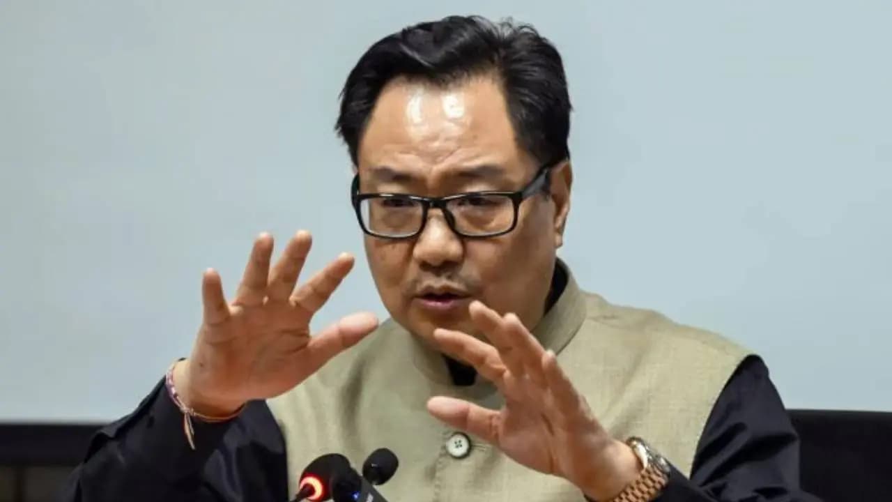 Union Ministers message to the opposition regarding the comparison of India with the movement in Bangladesh