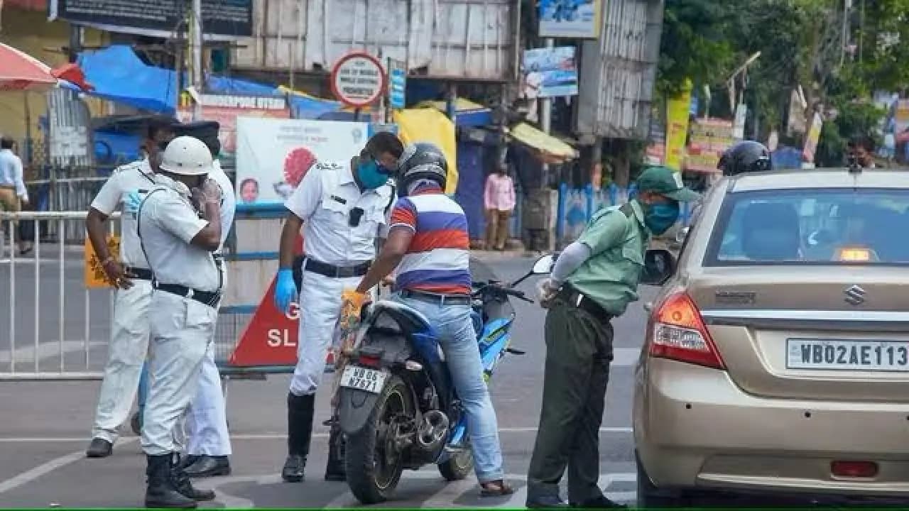 Kolkata Traffic Police Arrested 61 On Saptami Night For Traffic Rules Break