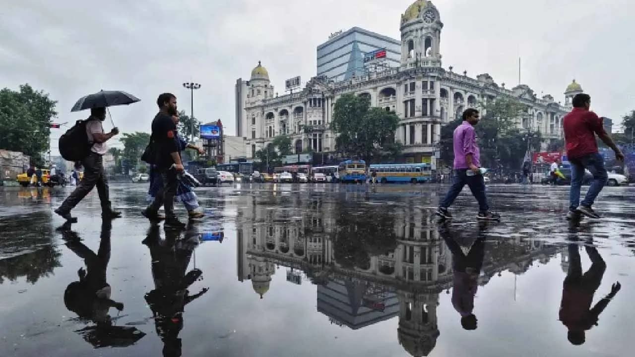 IMD Weather Update: Bay of Bengal Low Pressure area likely on October 23 makes rain and thunderstorm in West Bengal