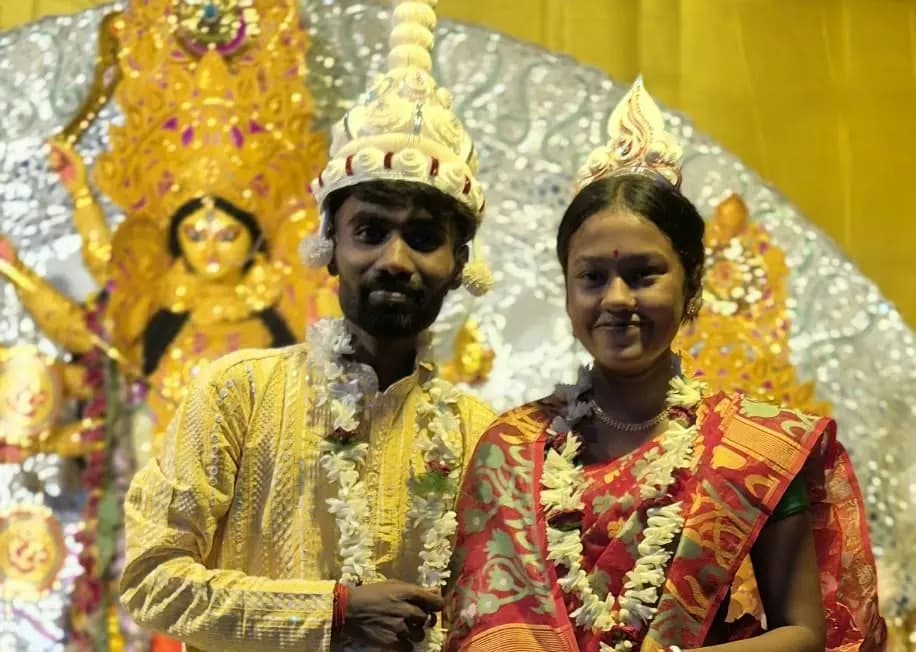 Love story turns into marriage right at Ashoknagar community Durga Puja pandal in North 24 Parganas