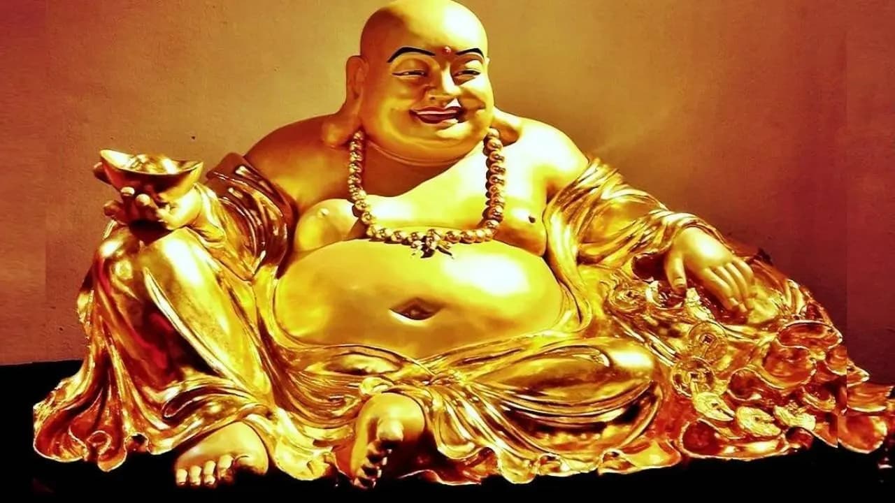 Laughing Buddha brings Happiness and prosperity Know Right Placement according to Vastu