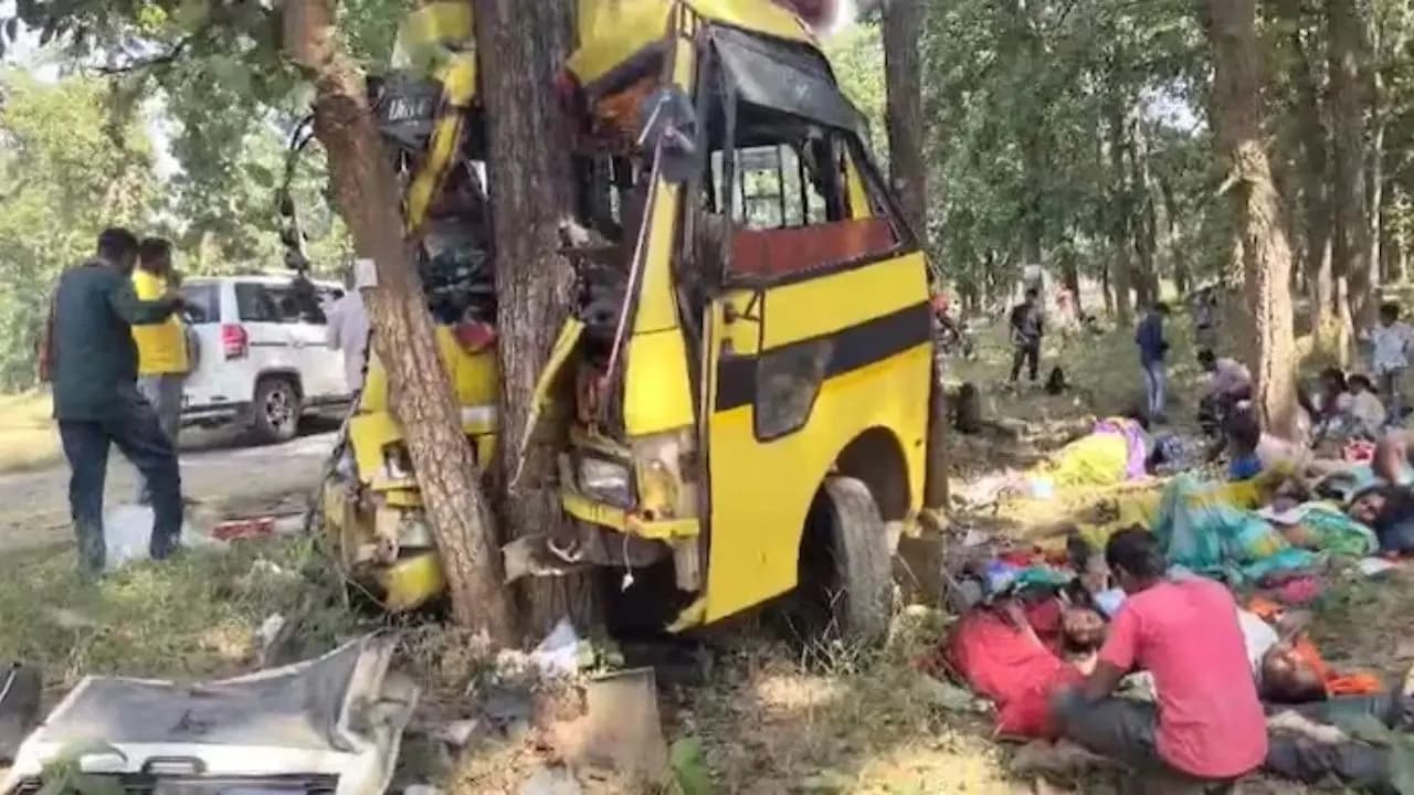 Chhattisgarh Tragic Accident: Tragic bus accident in Chhattisgarh 6 killed 39 seriously injured