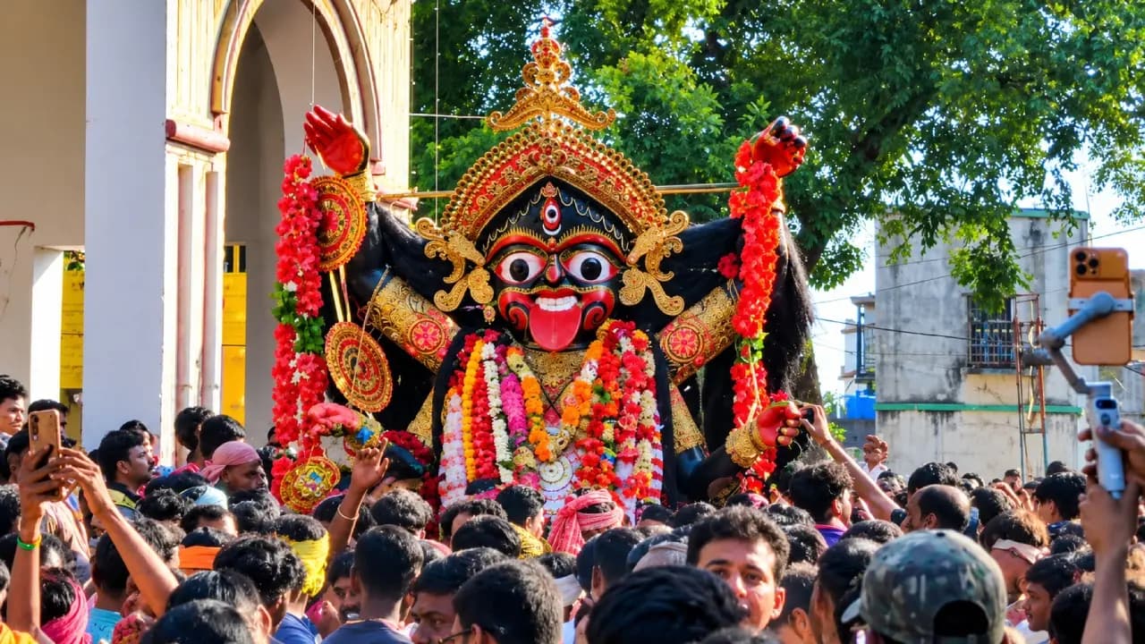 Bizarre ritual of Samsankali immersion in Dubrajpur
