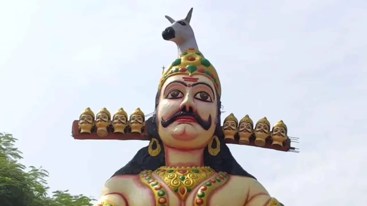 Dussehra Worshipping Ravana with a donkey placed on his head! Why do women cover their faces