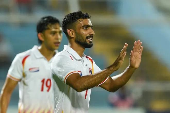Ake Loba scores twice, East Bengal defeat Inter Kashi by big margin and goes on top 