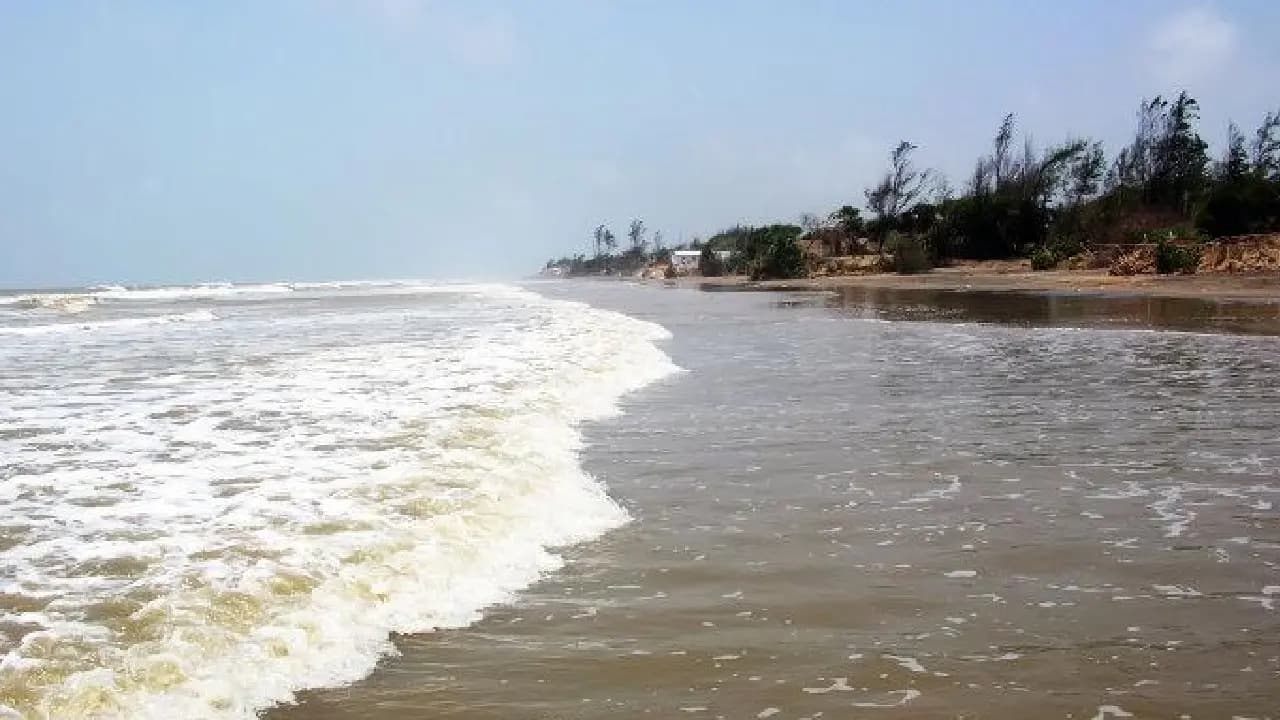 Mandarmani Incident: six about to drowns four rescued one body recoverd