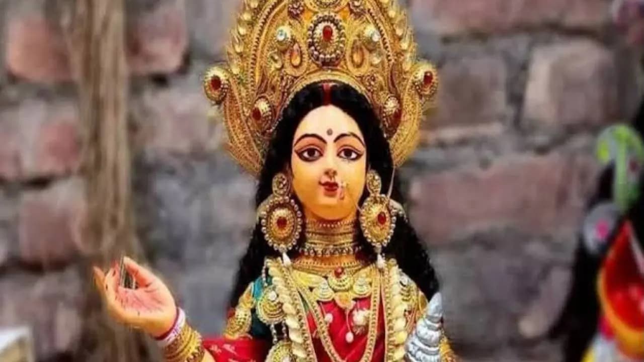 No matter how strictly the rituals are followed Goddess Lakshmi never stays permanently in these 4 households