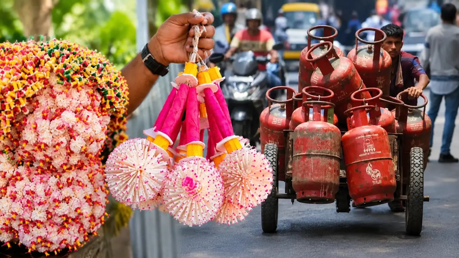 LPG Gas Cylinder Price Costlier: Check Domestic And Commercial LPG Cylinder Prices Before Kojagori Laxmi Puja October 24