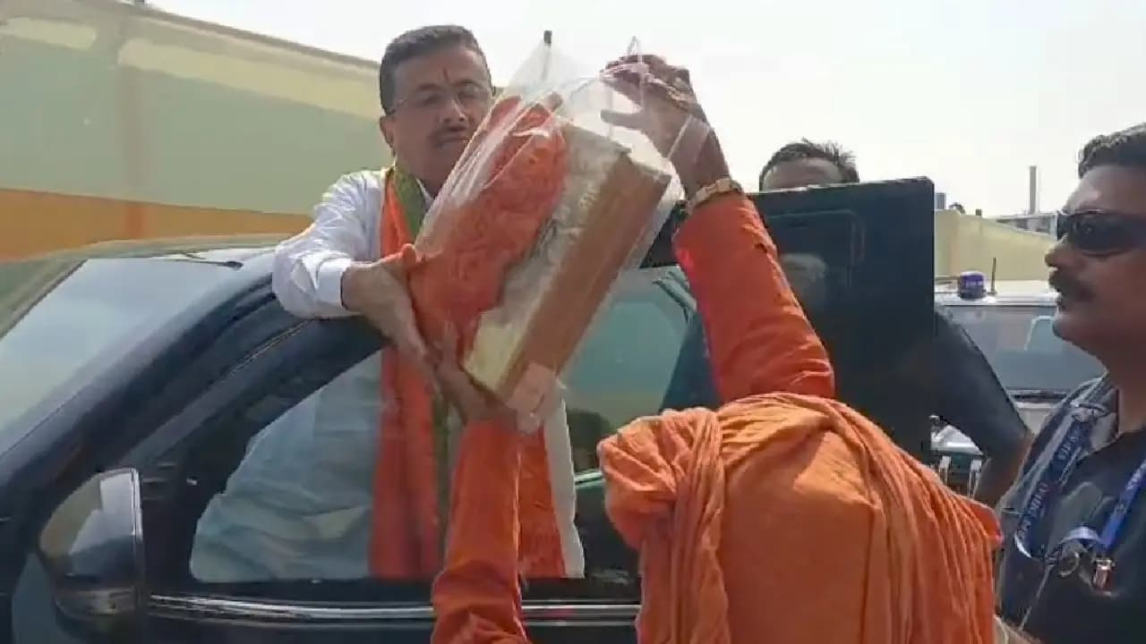 West Benagl CM Suvendu Adhikari: An elderly man handed a Gita to CM During his kakdwip visit