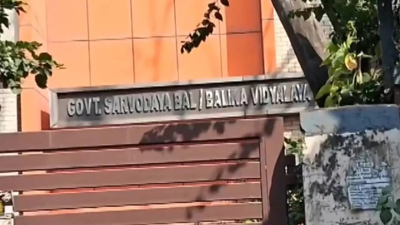 Class 12 student sets herself on fire at a Delhi school