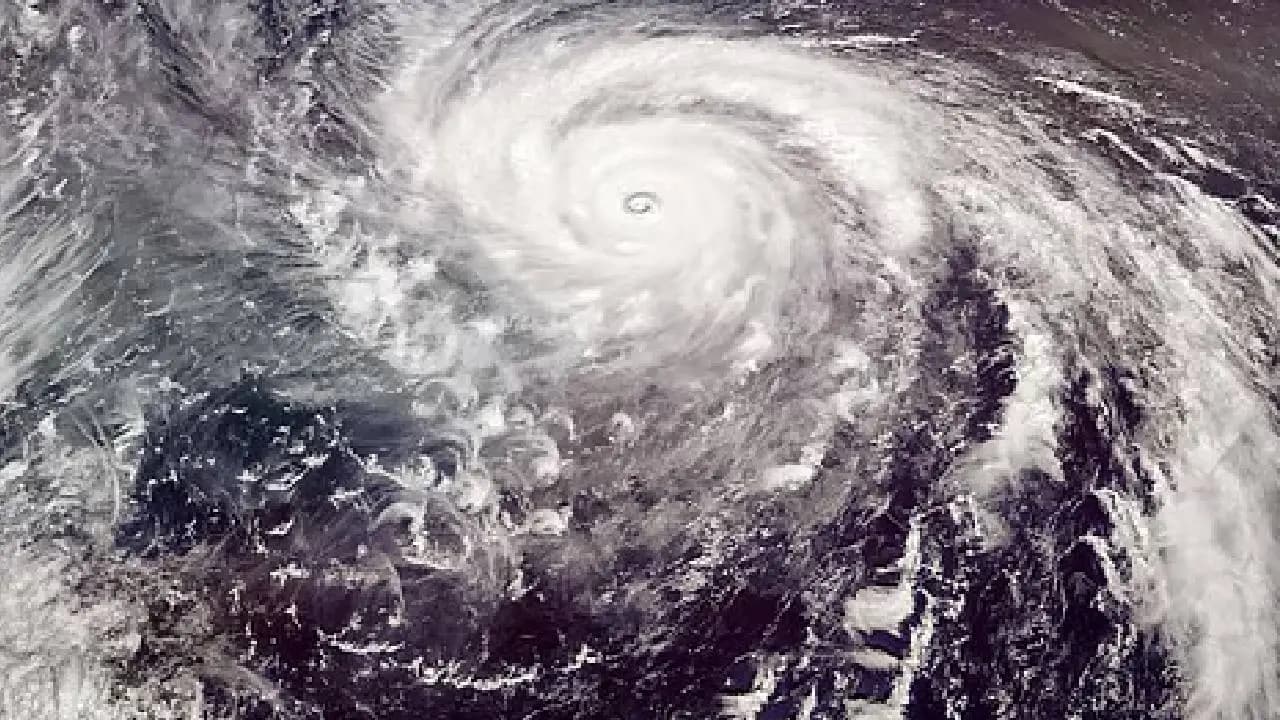 cyclonic storm big Update: know about deep depression current situation and cyclonic storms probable landfall date time and west bengal districts heavy rain update