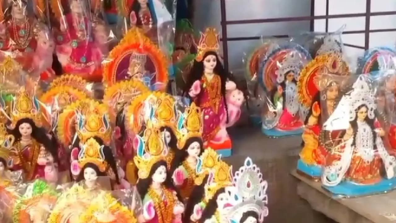 Kojagari Laxmi Puja shopping peaks as markets brace for a weekend rush