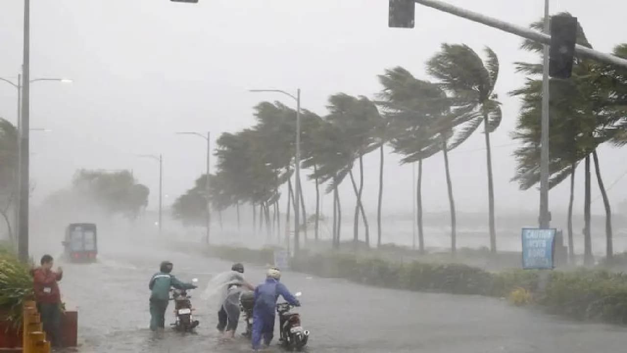 Severe Cyclone it hit on Wednesday IMD Issues High Rain Alert in Kolkata and West Bengal