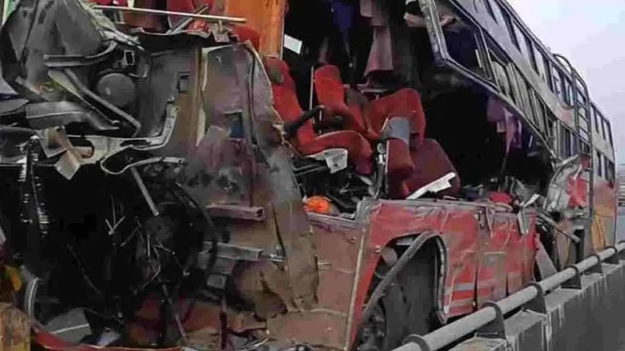 One Killed, Atleast 10 Injured After Passenger Bus And Truck Collision In National Highway in Panagarh