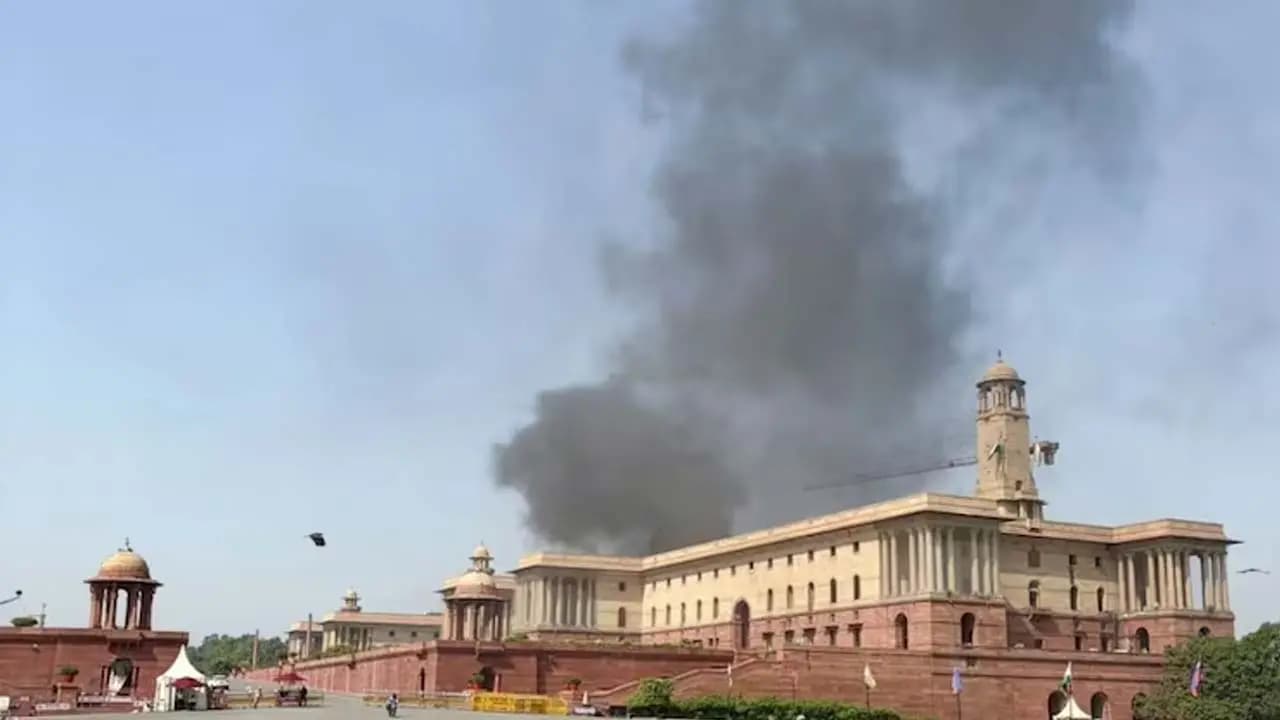 Smoke Seen Near North Block In Delhi