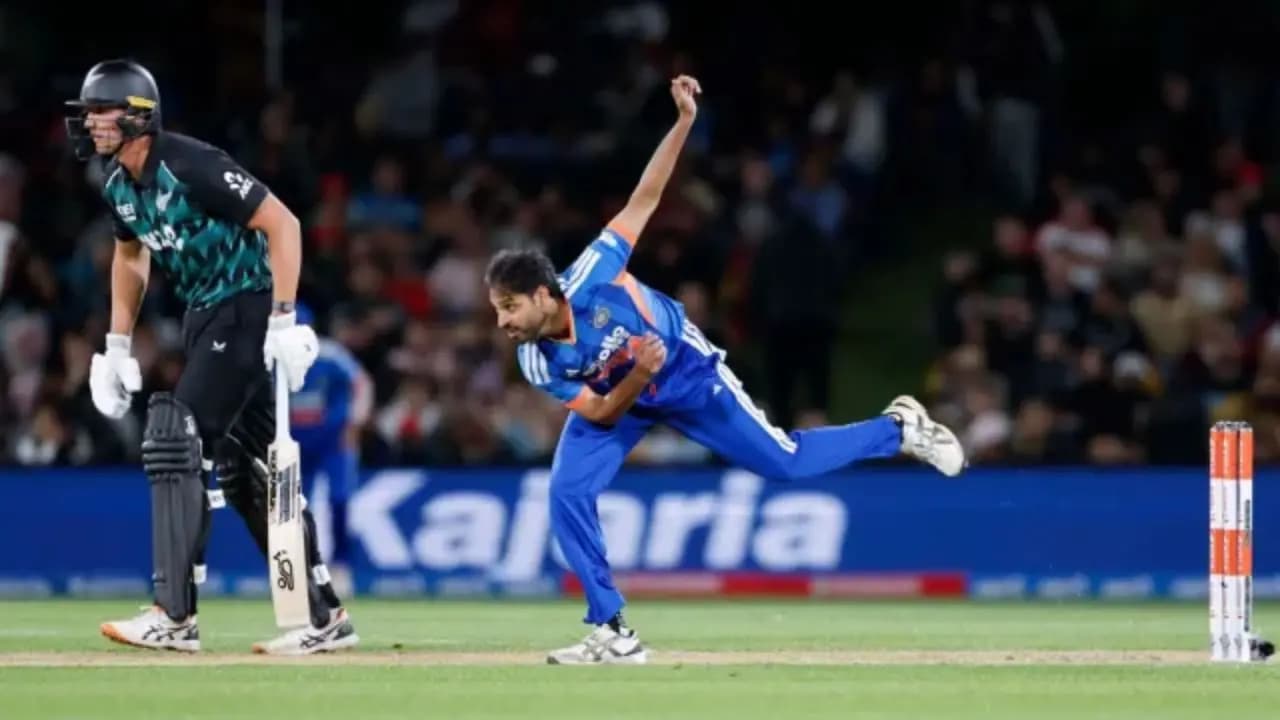 Morne Morkel has urged Bhuvneshwar Kumar to block out expectations and trust his experience against New Zealand 