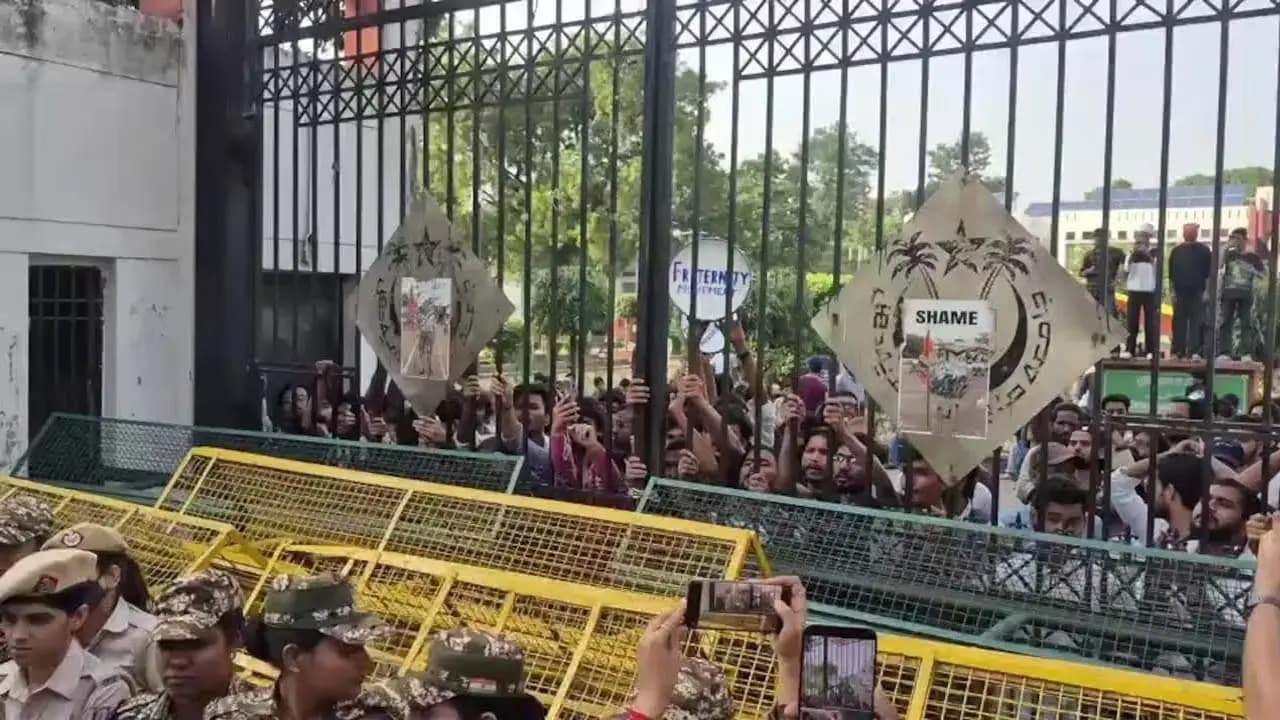Division among protesting students at Jamia Millia Islamia University: some are willing to call off the protest while others remain adamant demanding a specific timeline
