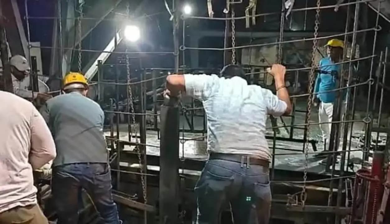 12 miners trapped inside West Bengal coal mine for hours after hoist breaks down