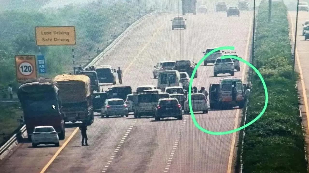 Clash in Rahul Gandhis convoy on Purvanchal Expressway