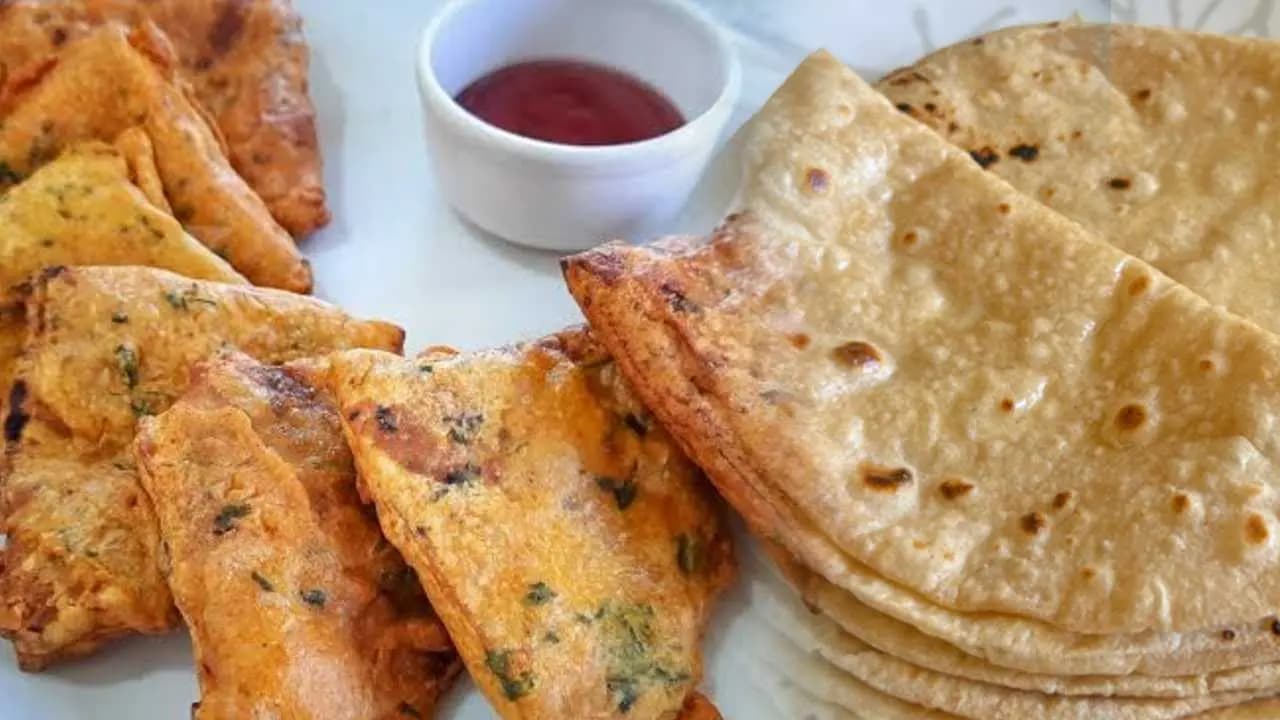 How to make pakora with leftover roti 