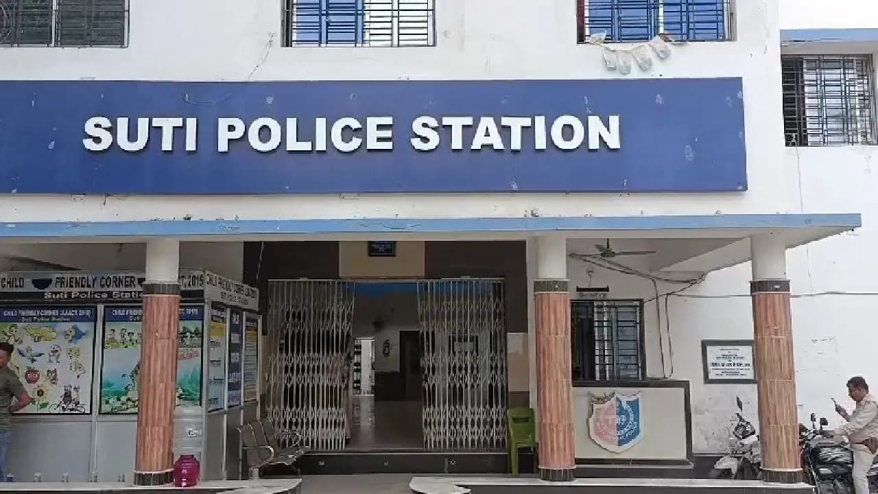 Man died while celebrating his daughters birth joy in Murshidabad here what happened