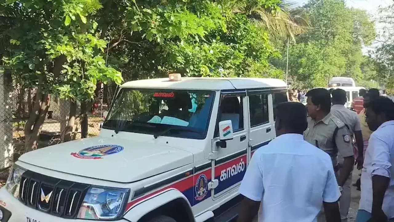  Security Under Scrutiny: 17 prisoners escape from Thekkampatti district jail in Tamil Nadu Four re-arrested
