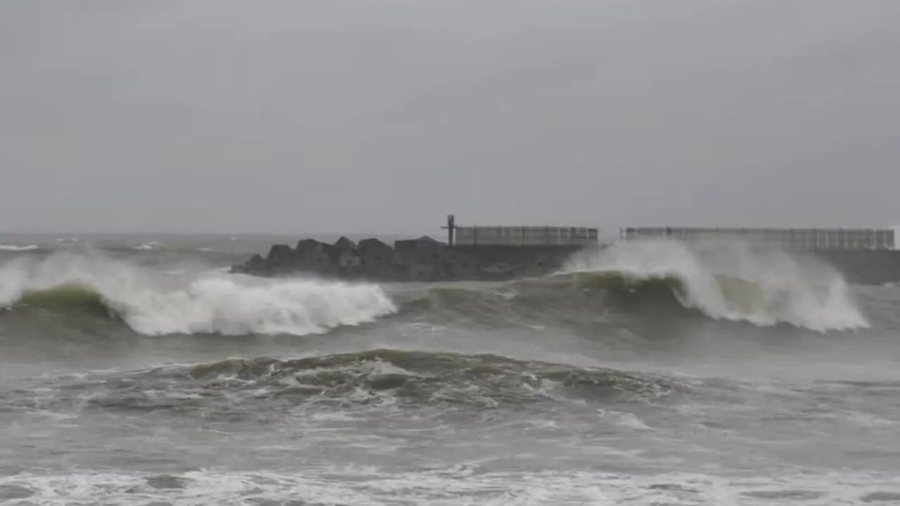 Cyclone Arnab Latest Update: 150 Kmph Winds Expected as Storm Nears Andhra Pradesh Coast