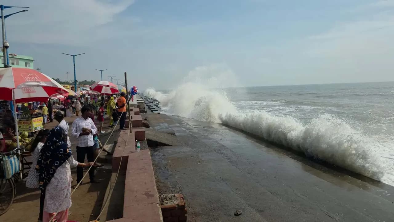 Digha: Administration has begun making public announcements in Digha to warn tourists before Cyclone Arnab makes landfall