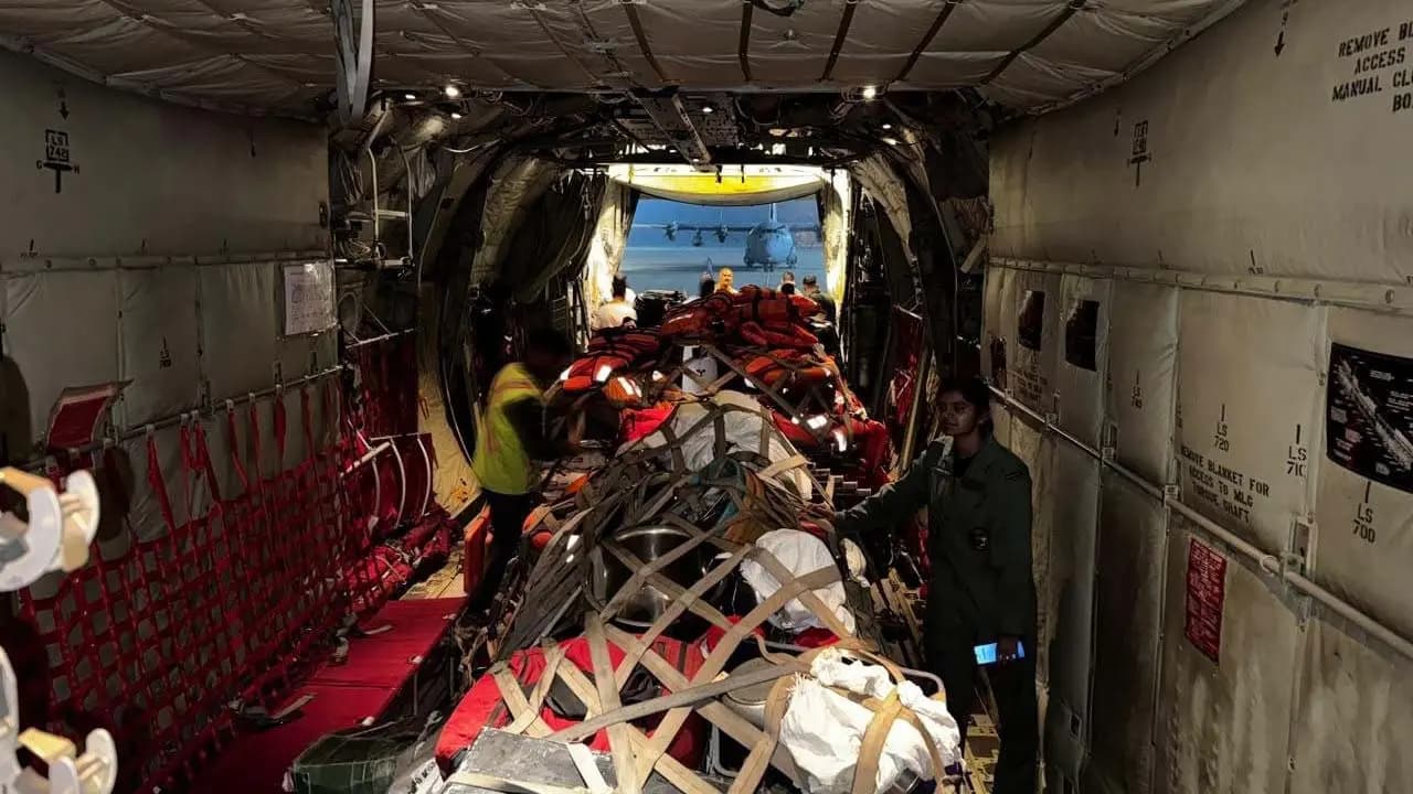 Indian Air Force: IAF assists those affected 23 tonnes of relief material handed over to the NDRF in Vijayawada 