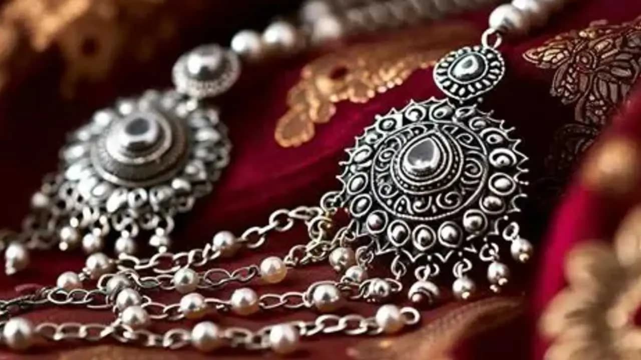 All you need to know about how to clean old silver jewellery