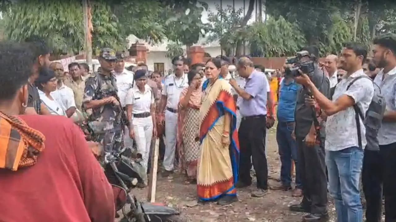 Minister Agnimitra Paul gave 15 days deadline to remove encroachment in KMC 1 and 2 no ward