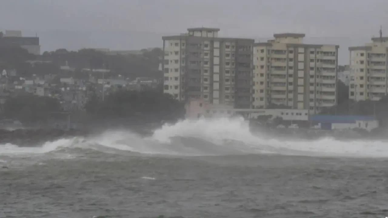 Cyclone Arnab Update: Severe Cyclone Arnab Makes Landfall in Andhra Heavy Rain and High Waves Warning Over 1.8 Lakh Evacuated