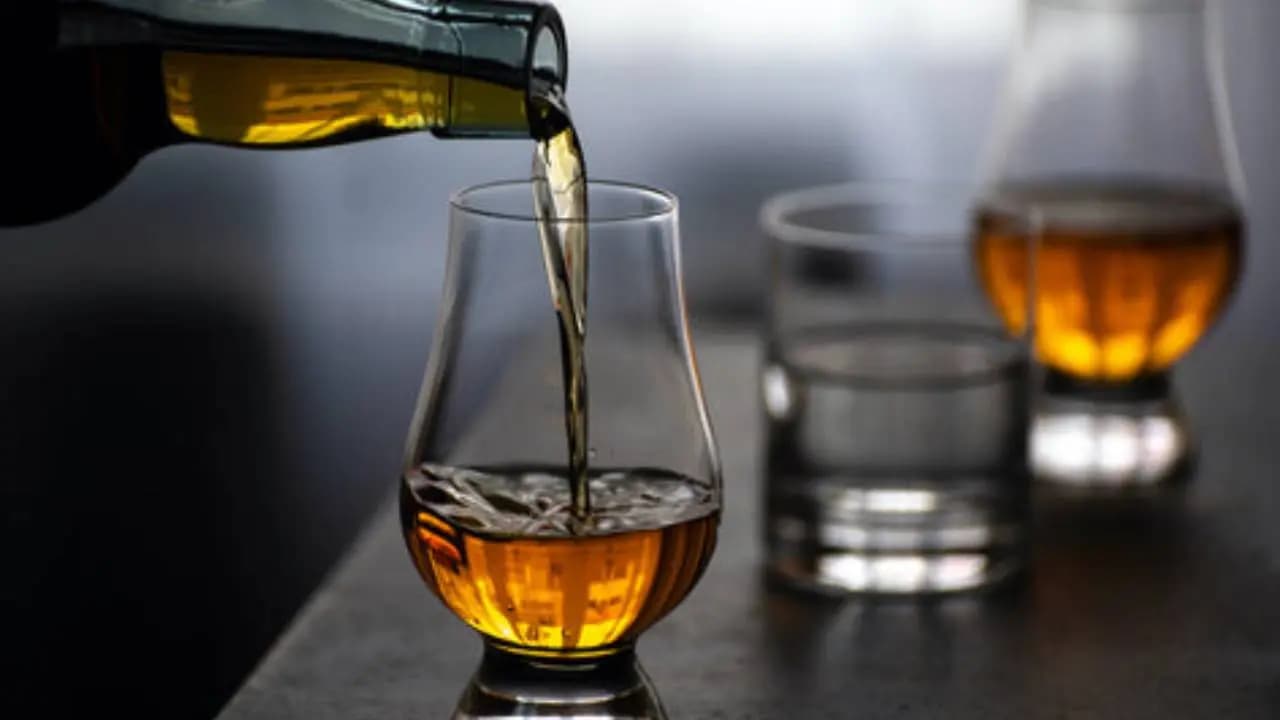 In Tamil Nadu digital payment becomes mandatory for liquor purchases exceeding ₹1000 effective November 1.