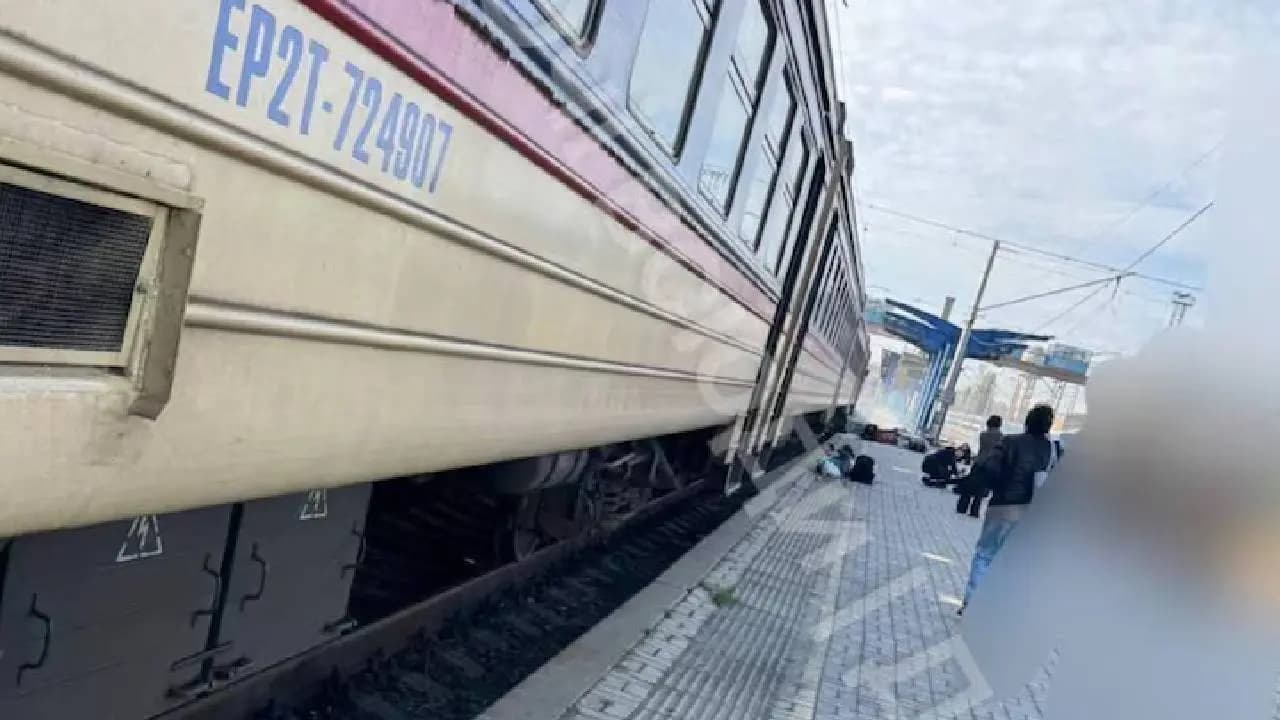 Russian drone hits train in Ukraine At least 13 killed