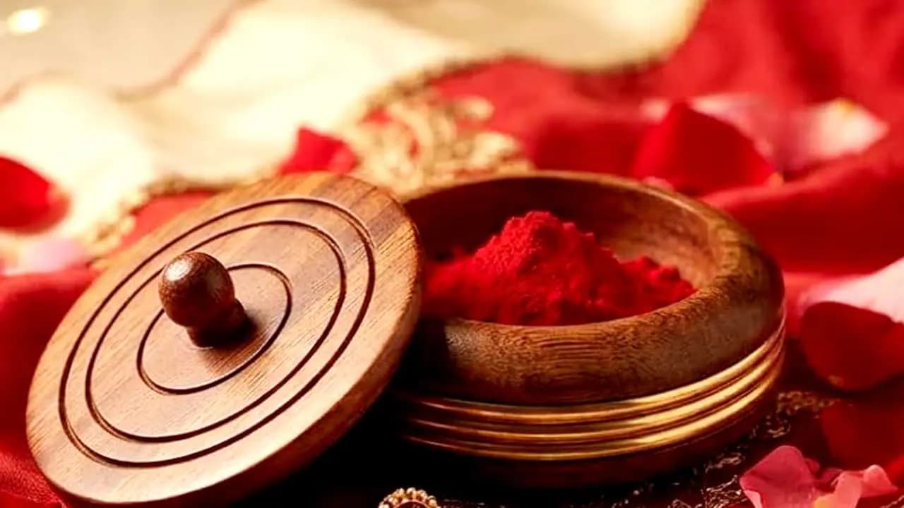 All you need to know about how to make Karwa Chauth special home made sindoor