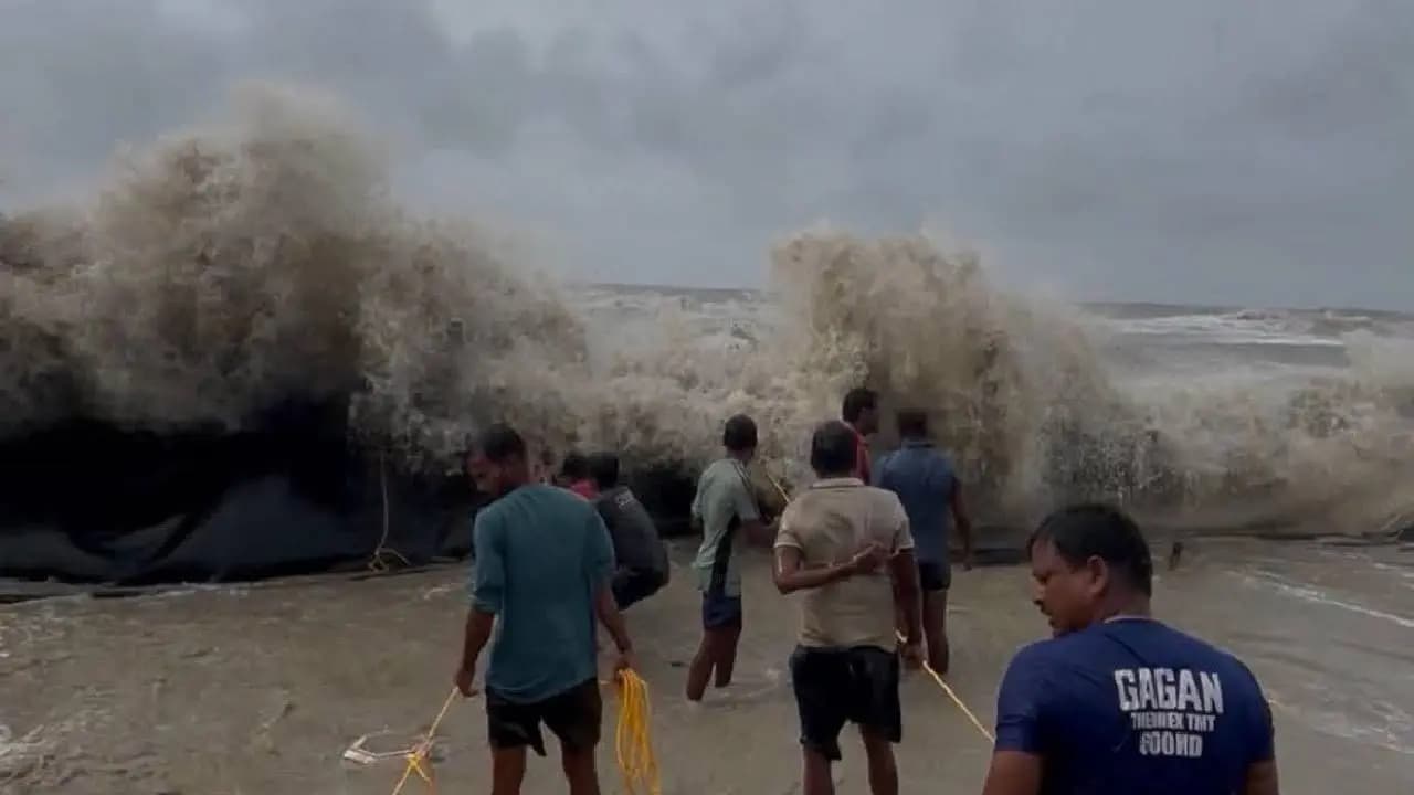 Cyclone Arnab Update: Deep Depression Impact On Bay Of Bengal, Red Warning in Bengal Coast, Fresh Alert For Tourists